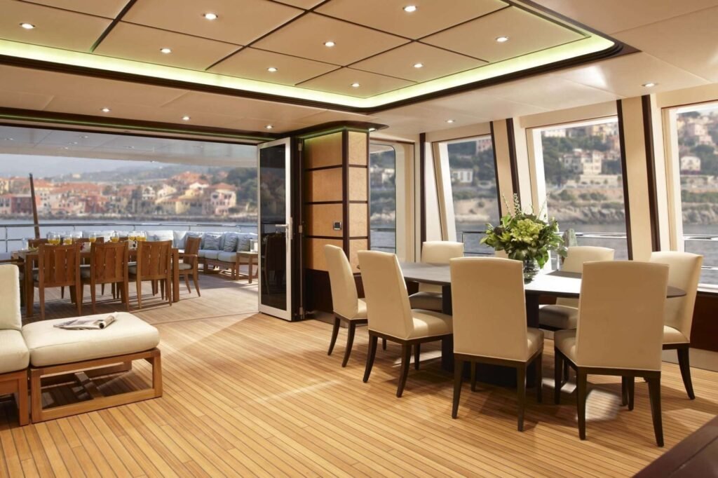 GLADIATOR bridge deck lounge