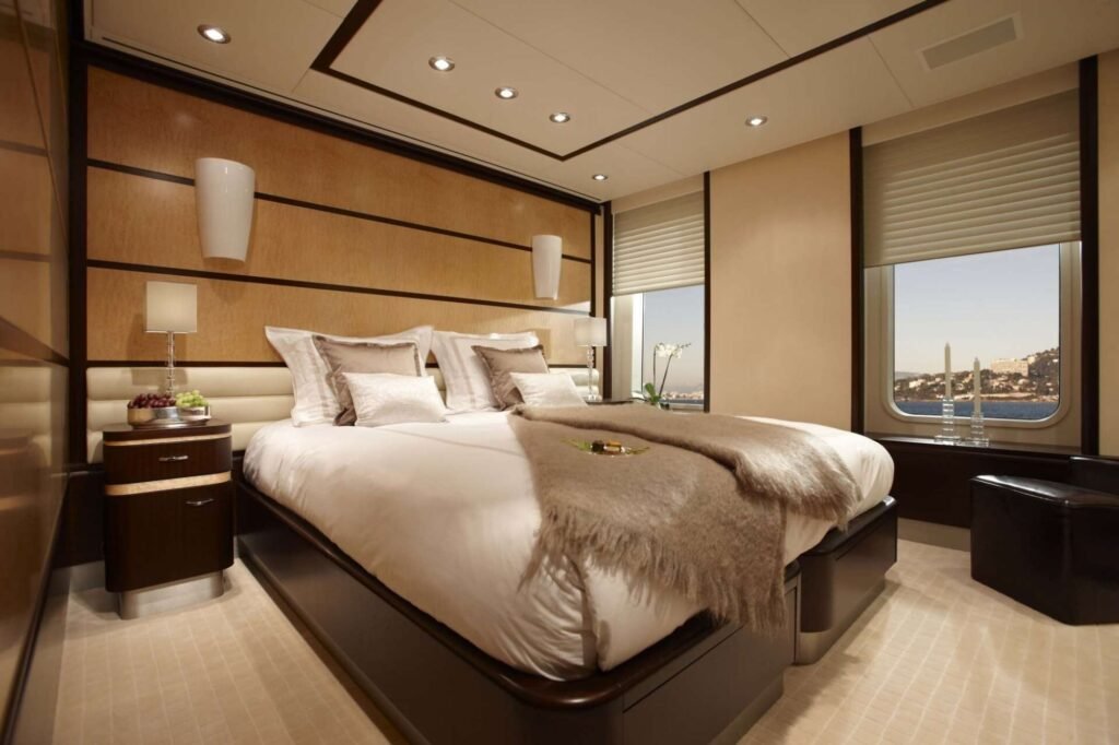 GLADIATOR guest cabin