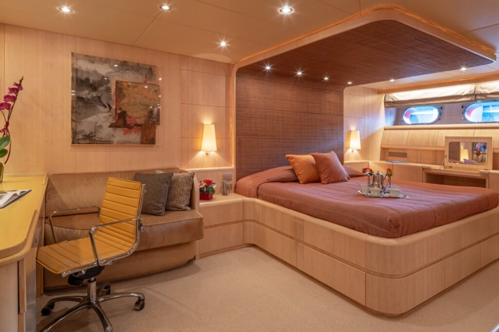 Glaros master cabin