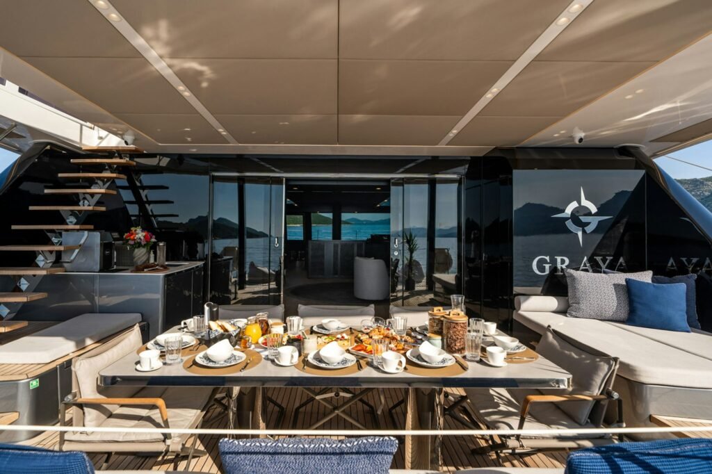 GRAYA interior dining