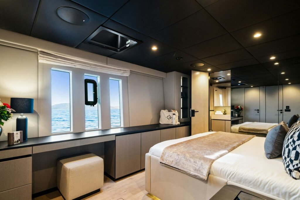GRAYA double cabin
