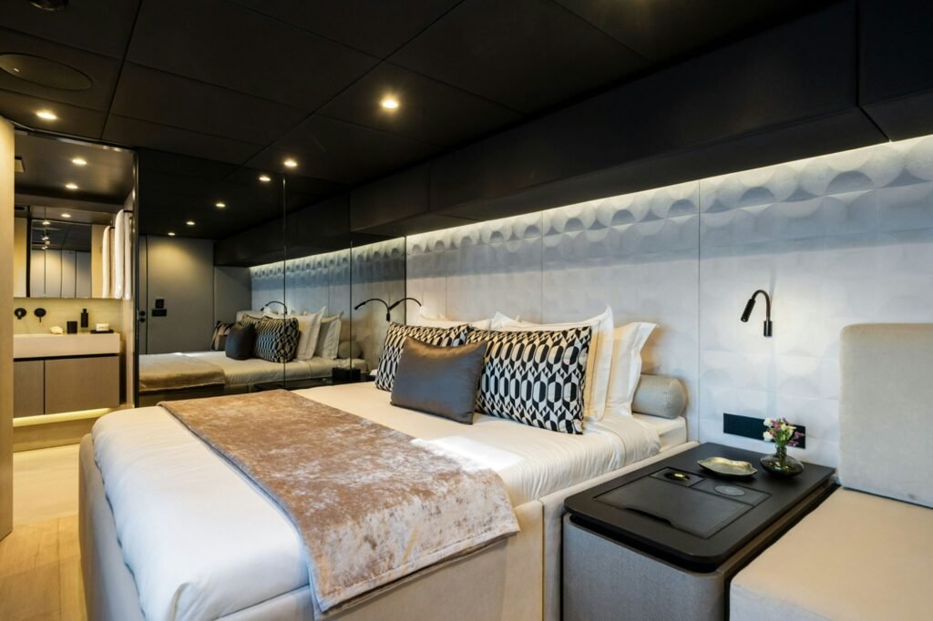 GRAYA guest cabin