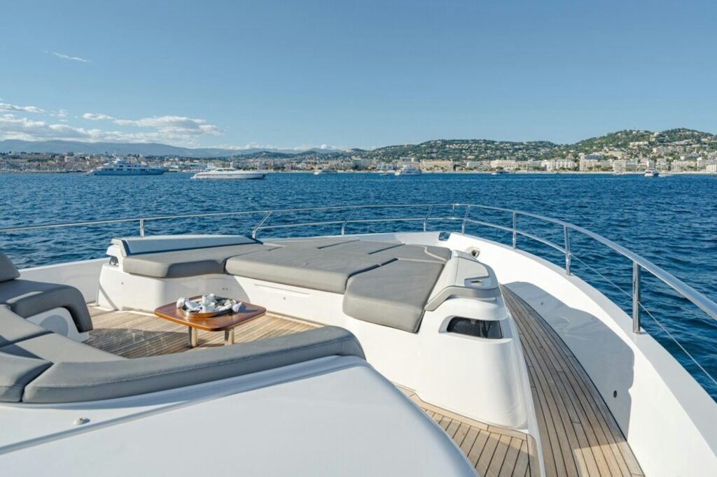 GYPZY sundeck with Jacuzzi