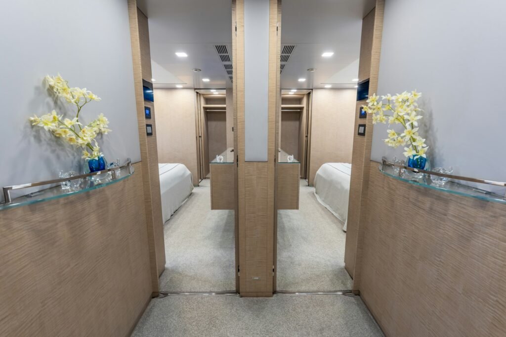 H twin guest cabin