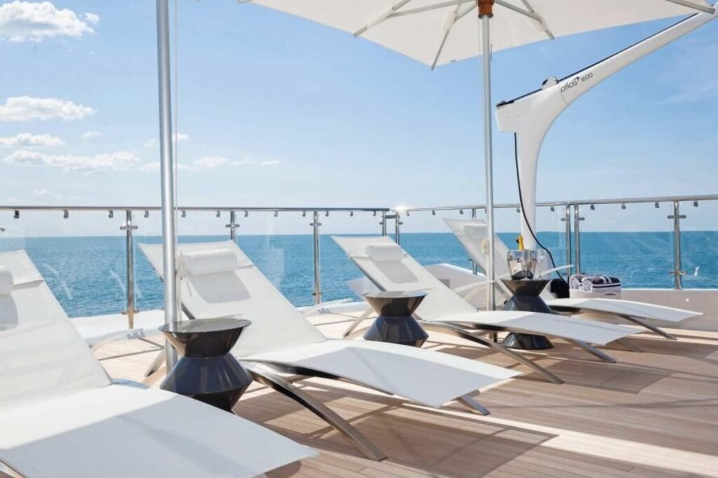 H foredeck jacuzzi