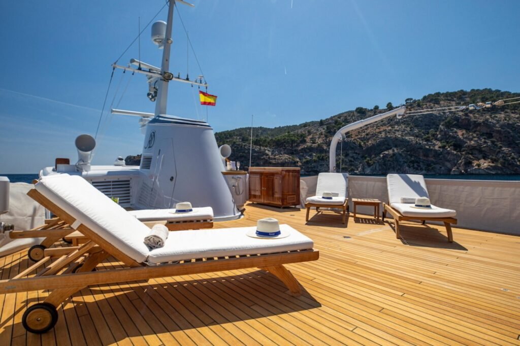 HEAVENLY DAZE sundeck