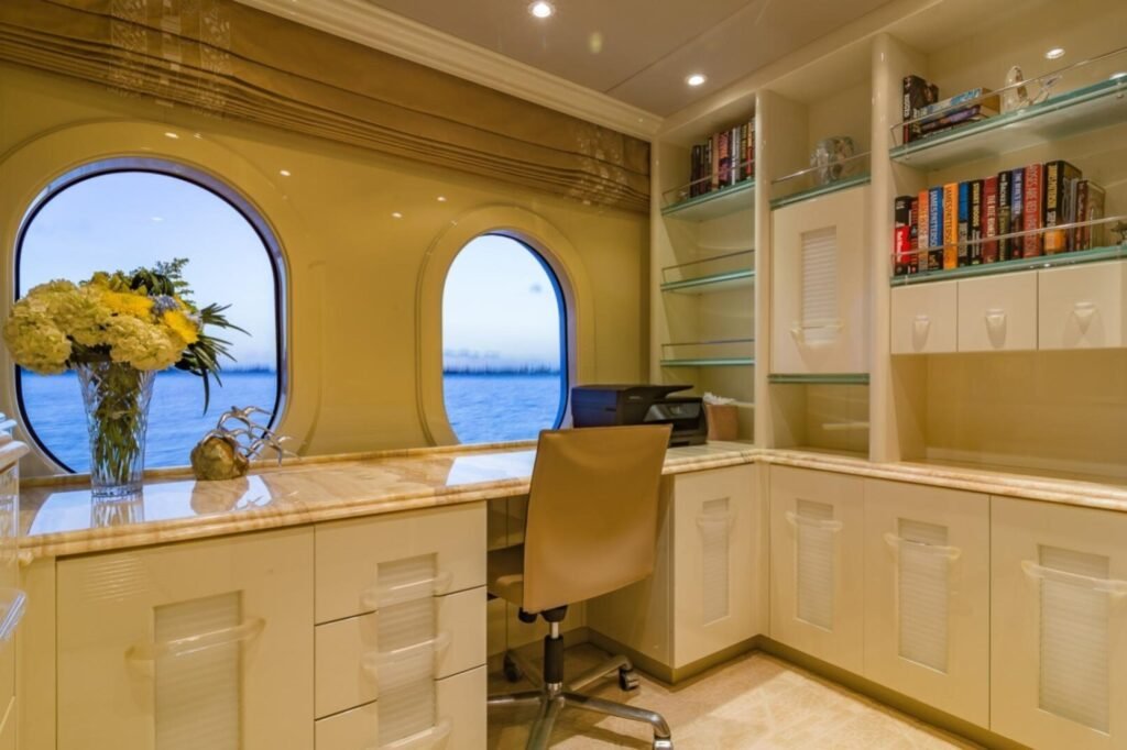 I LOVE THIS BOAT interior