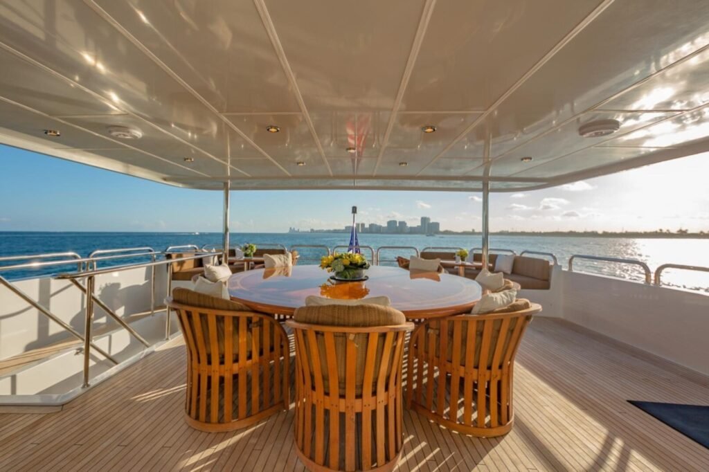 I LOVE THIS BOAT deck