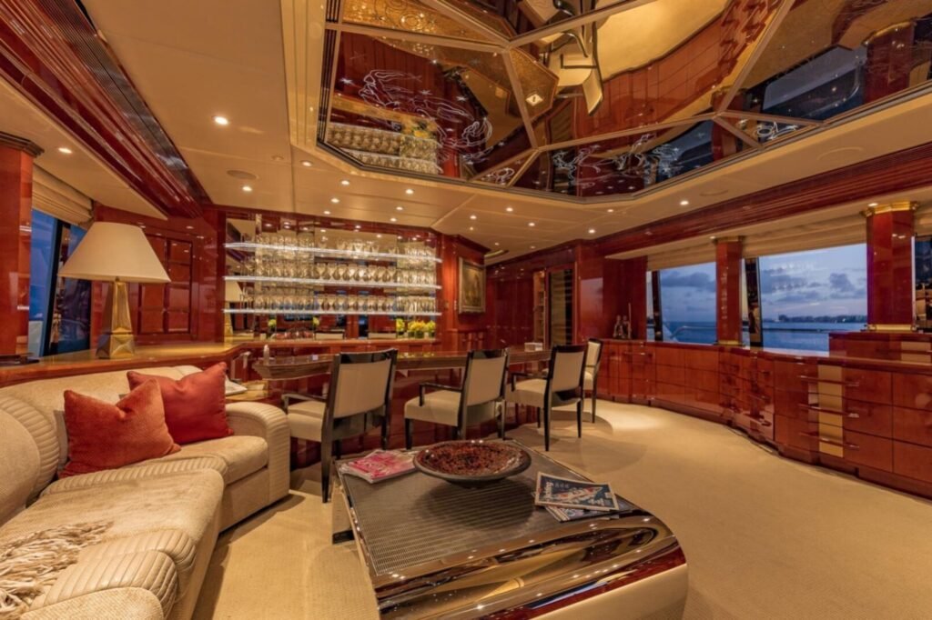 I LOVE THIS BOAT main salon