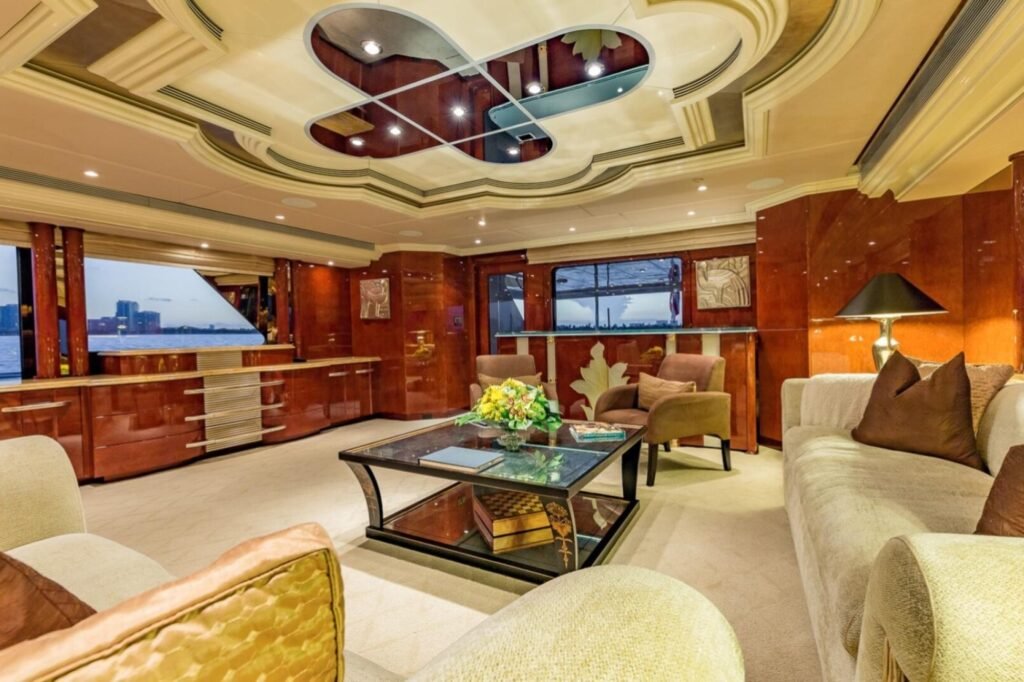 I LOVE THIS BOAT sky lounge