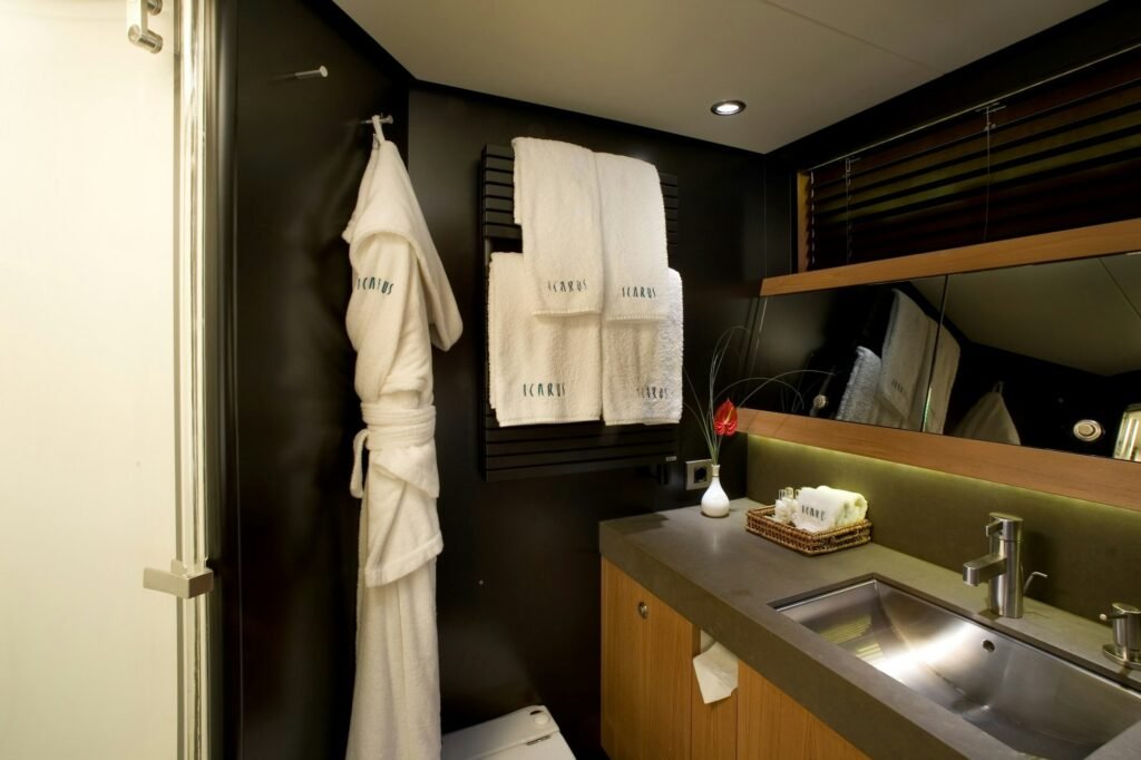 ICARUS guest twin cabin