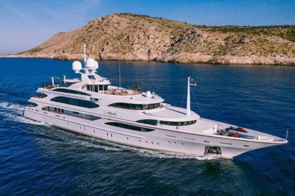 DILARA for charter, profile view