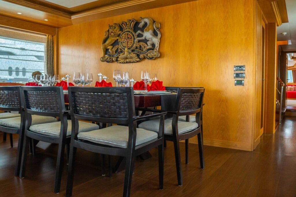 INDIANA aft deck dining