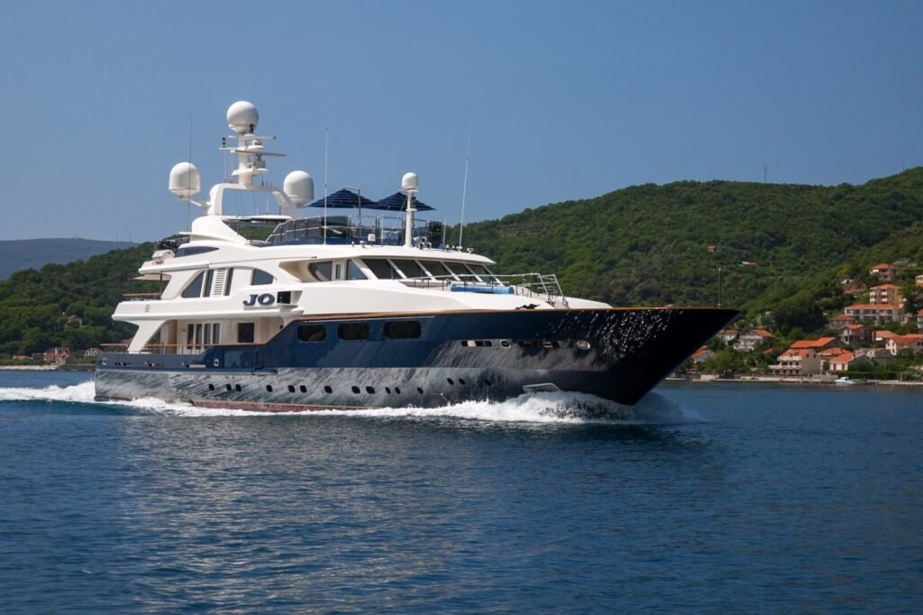 JO I for charter, profile view