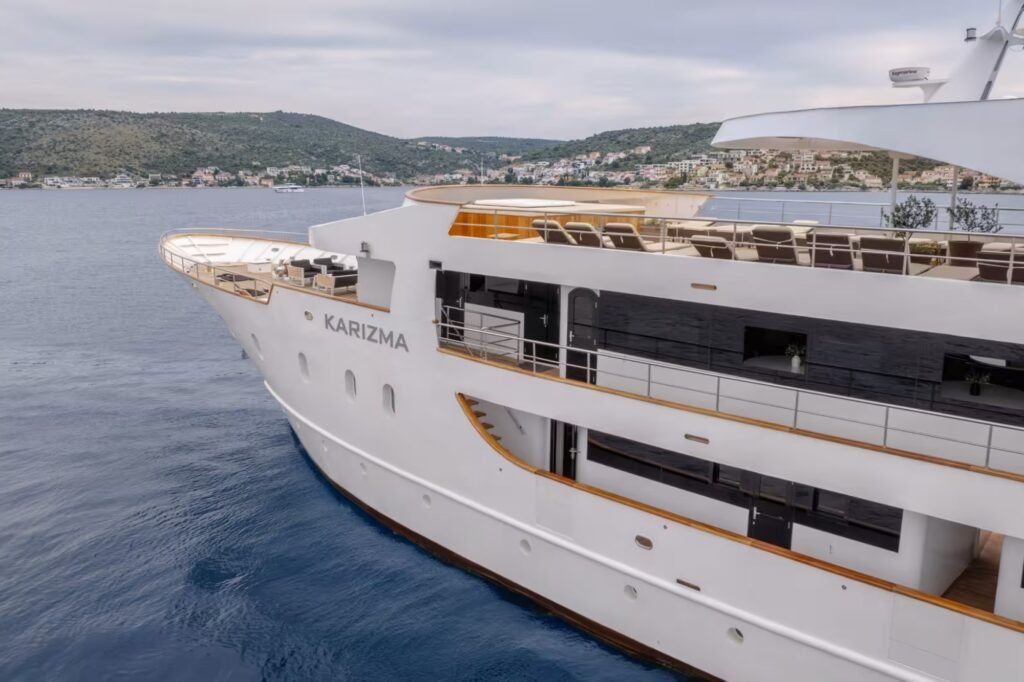 KARIZMA for charter, portside profile