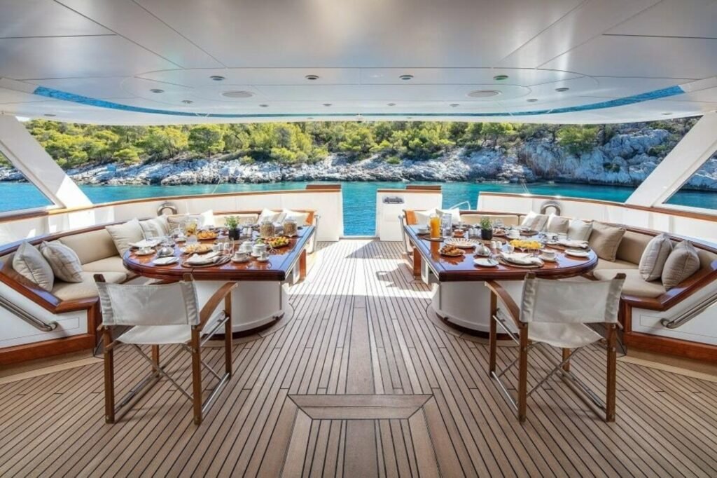 KASSANDRA aft deck