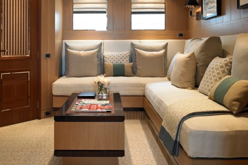 KATHLEEN ANNE lounge