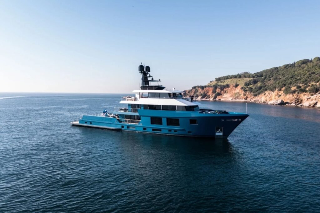 KING BENJI for charter, profile view