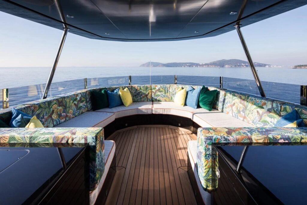 KING BENJI aft deck