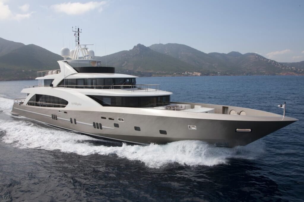 LA PELLEGRINA cruising