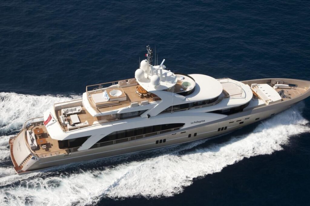 LA PELLEGRINA sun deck