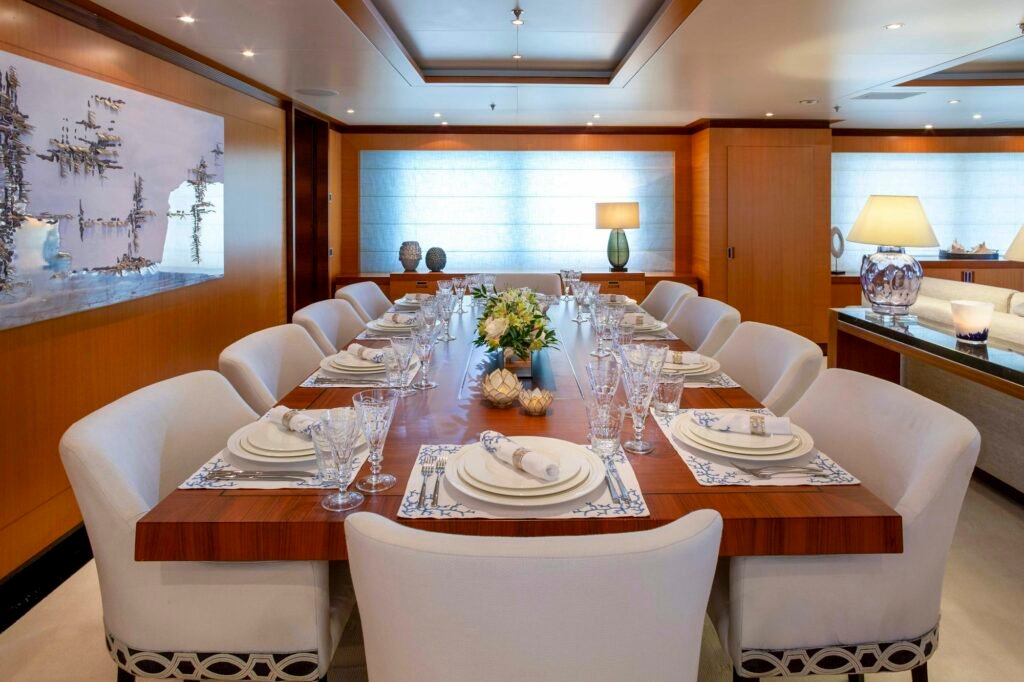 LA BLANCA dining table set