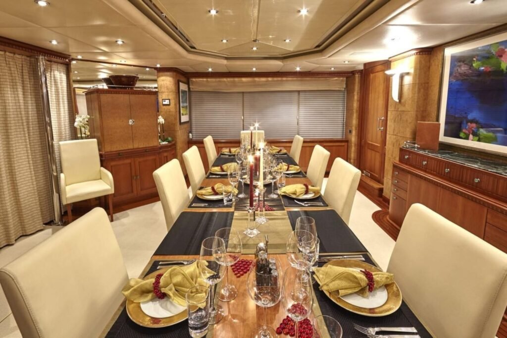 LADY ELLEN II interior