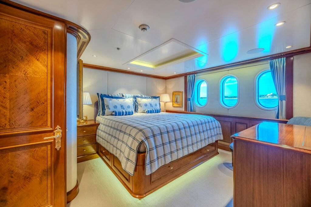LADY KATHRYN V lower deck guest suite