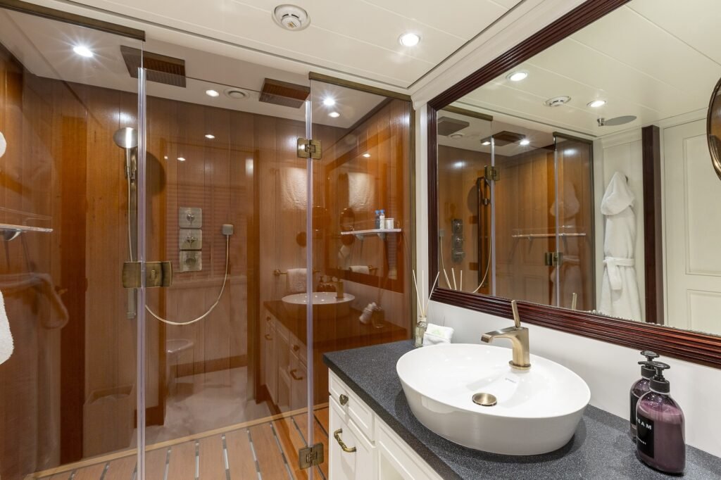 LADY TRUDY guest cabin