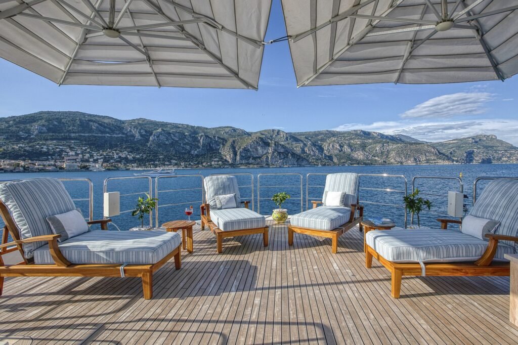 LADY TRUDY deck and sea