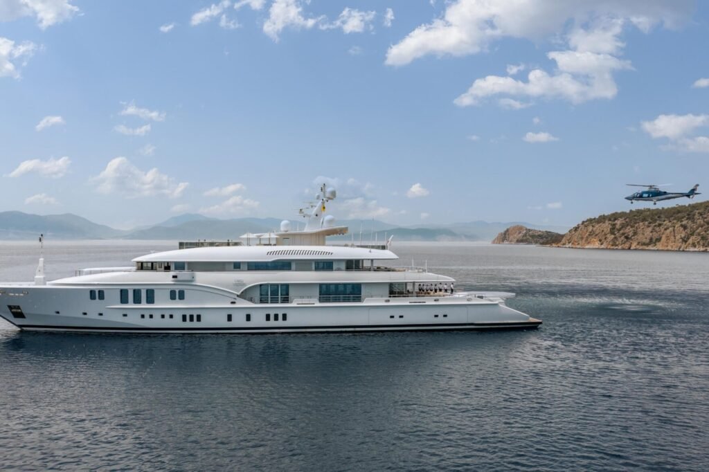 LADY VERA cruising