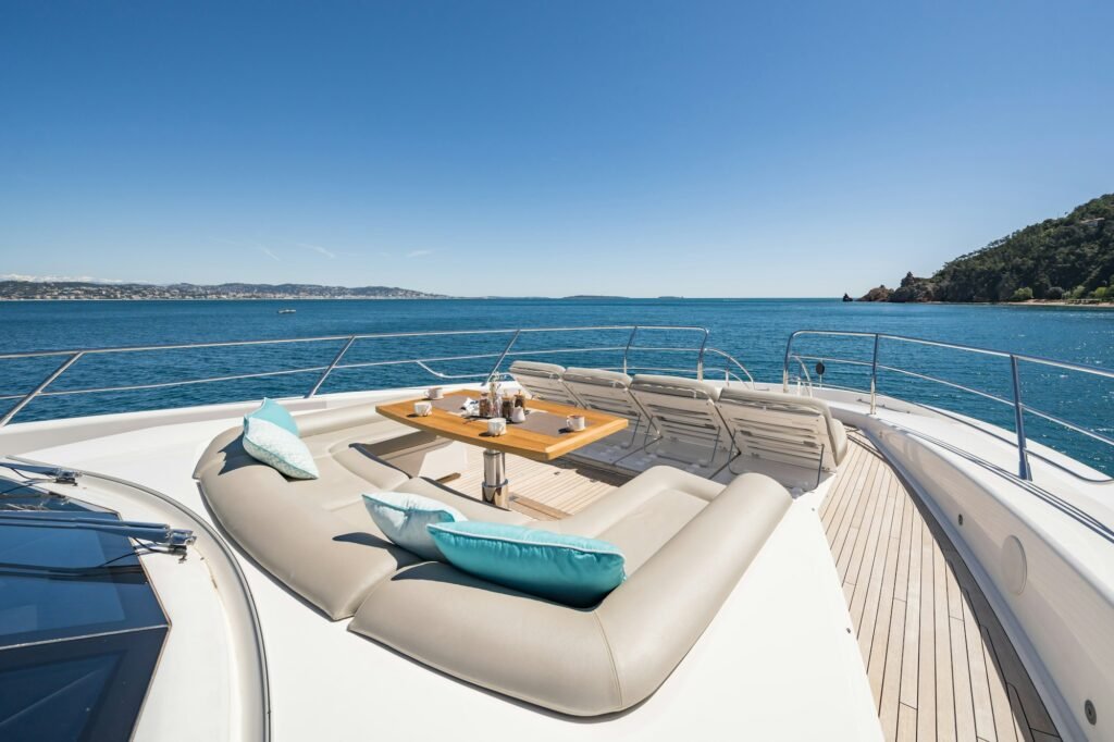 LADY VOLANTIS foredeck sunpads