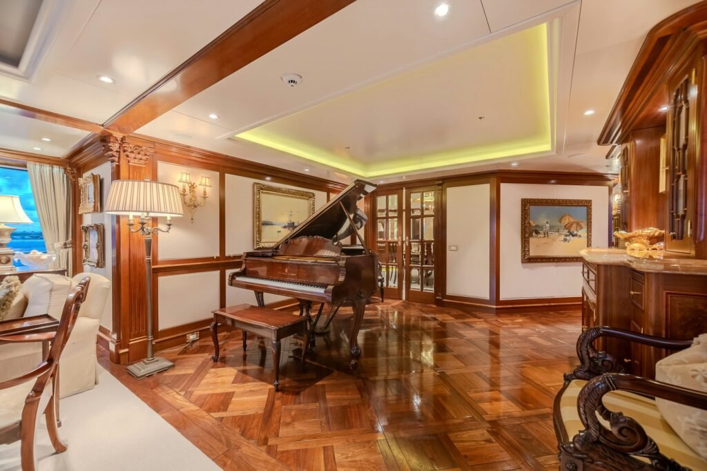 LADY KATHRYN V Steinway grand piano