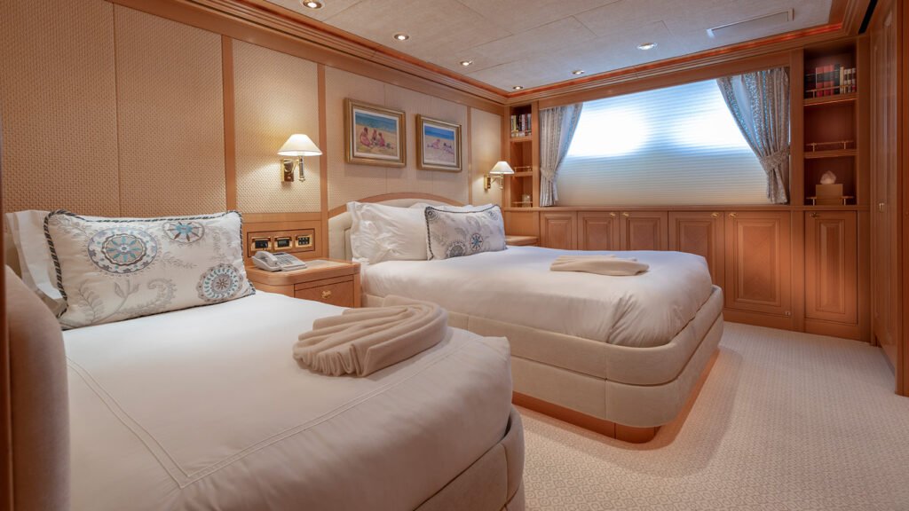 LAUREL twin guest cabin