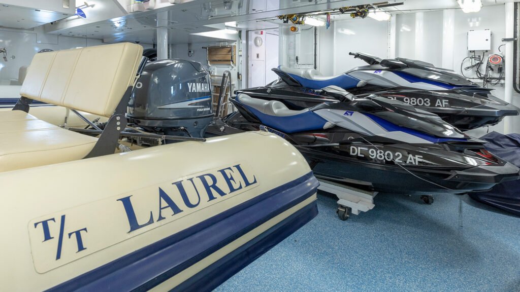 LAUREL tender garage with jet skis