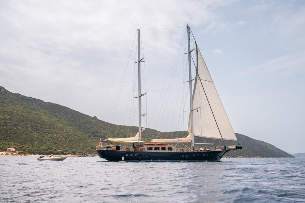 Le Pietre cruising