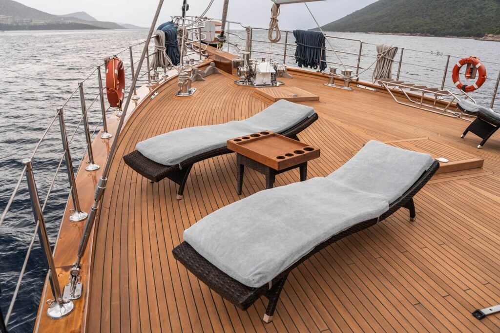 Le Pietre deck