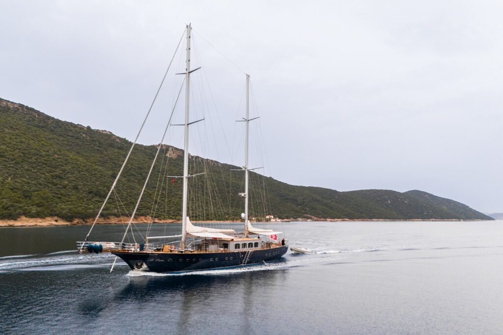 Le Pietre at anchor