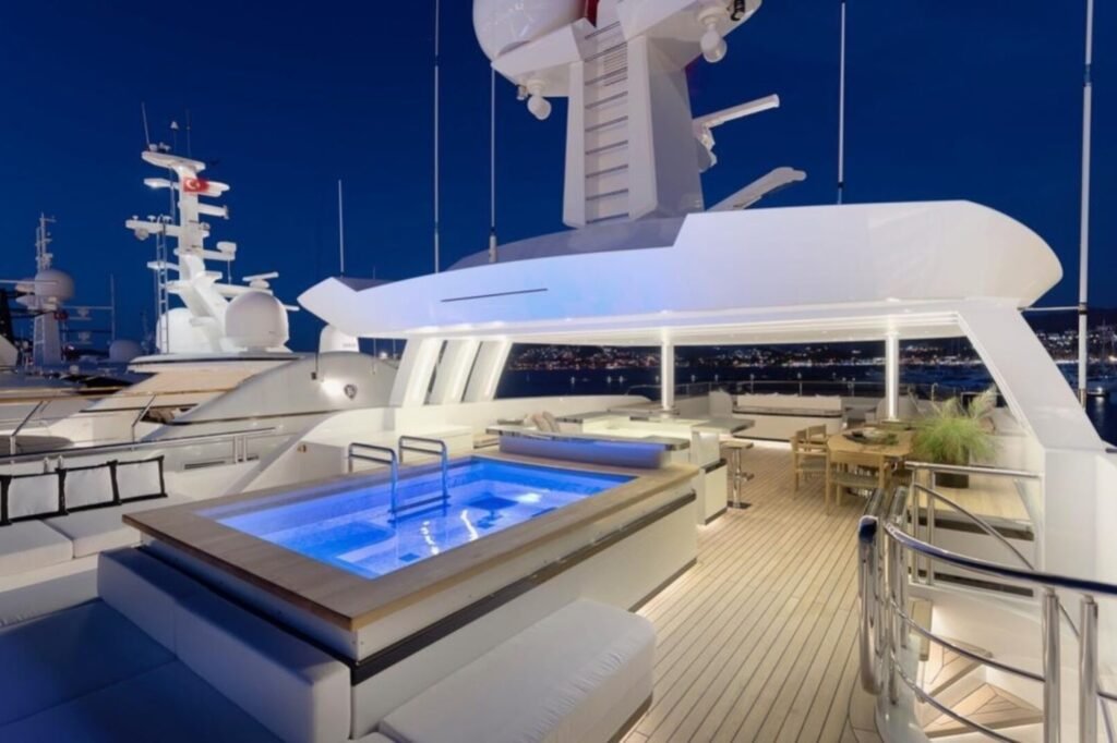 LIQUID SKY aft deck