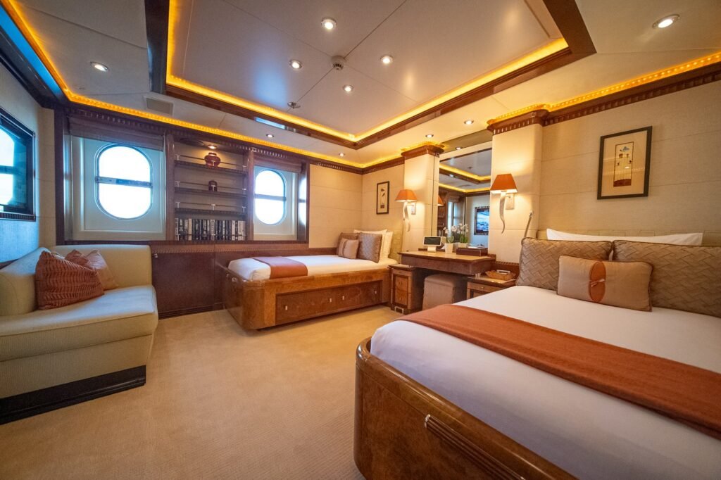 LUDZIE lower deck stateroom