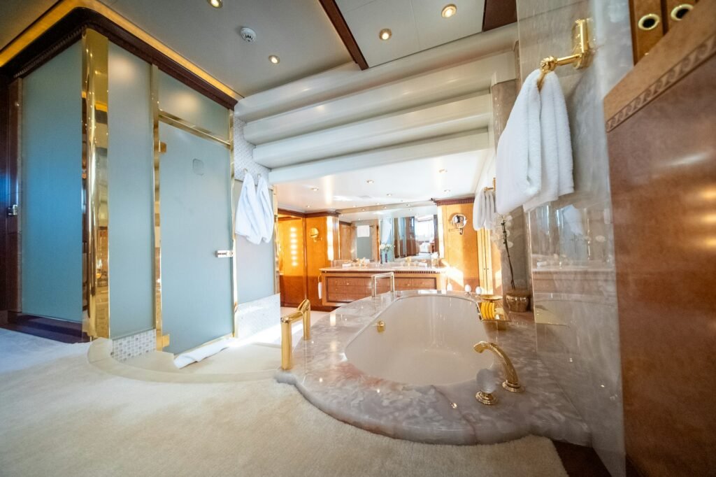 LUDZIE indoor pool