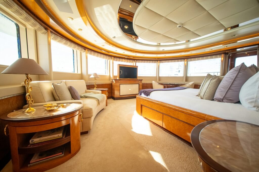 LUDZIE master stateroom