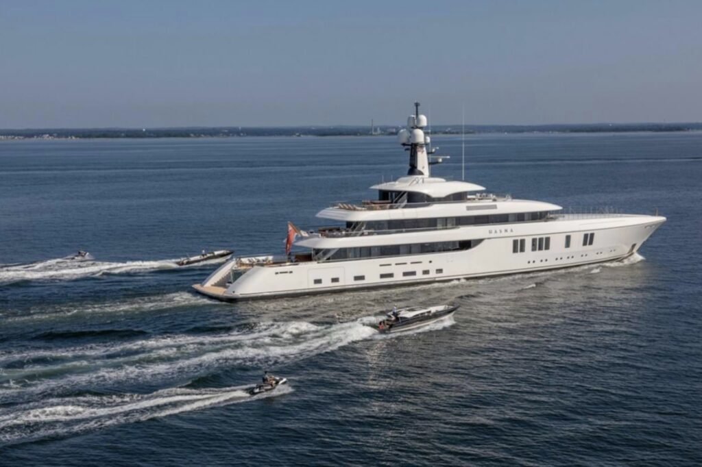 LUNASEA for charter, profile view