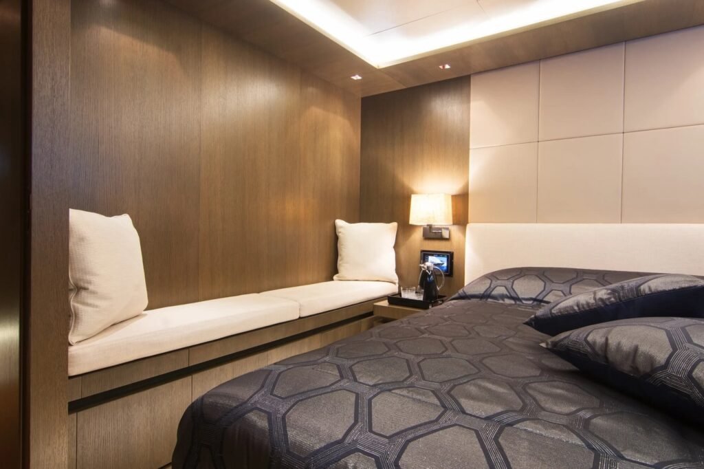 Mado master cabin