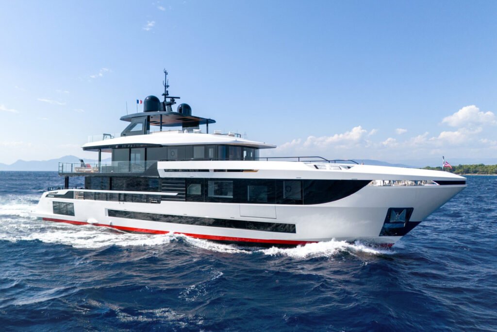 Mangusta Oceano 39 yacht for sale - profile running shot of the 39m Mangusta displacement superyacht designed by Alberto Mancini