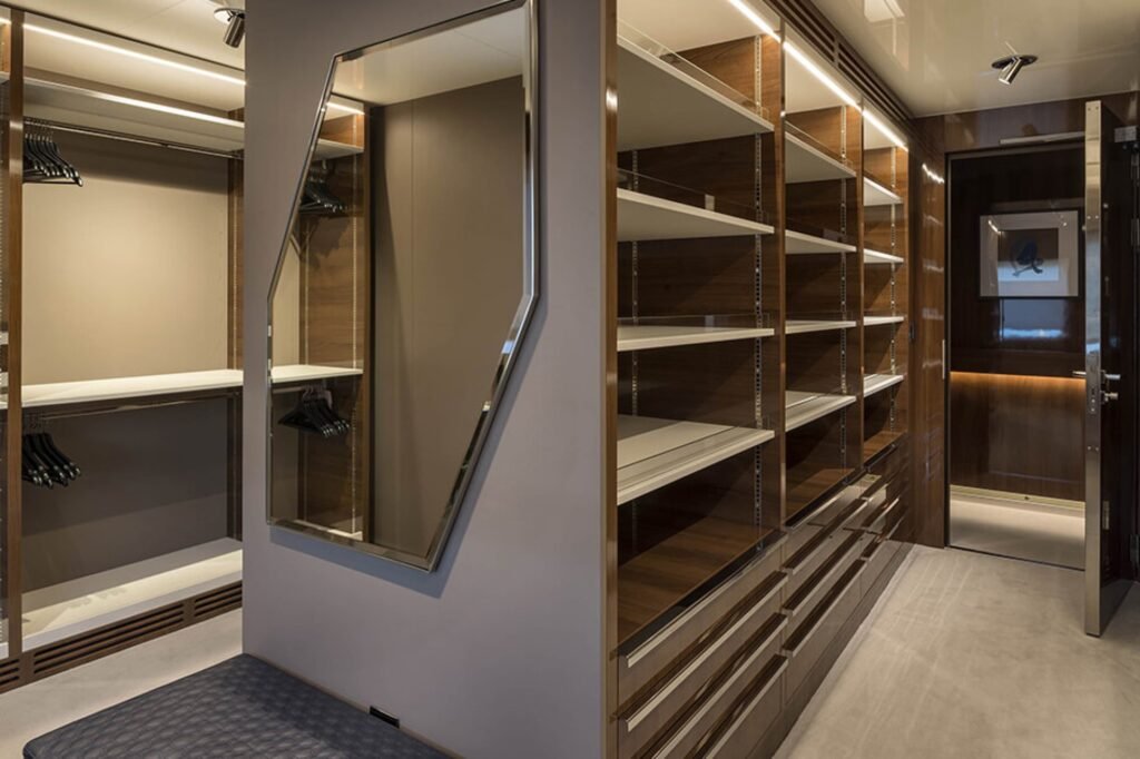 MARQUISE main salon