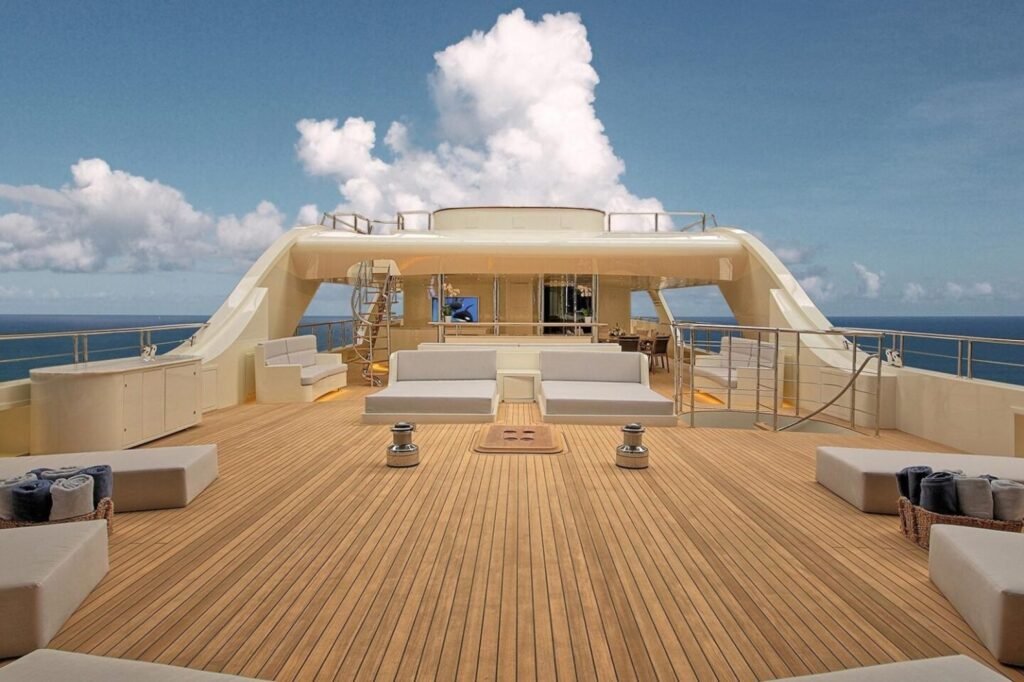 MEIRA flybridge deck