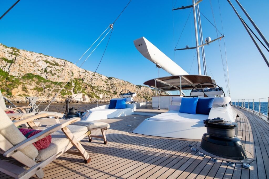 MES AMIS sailing
