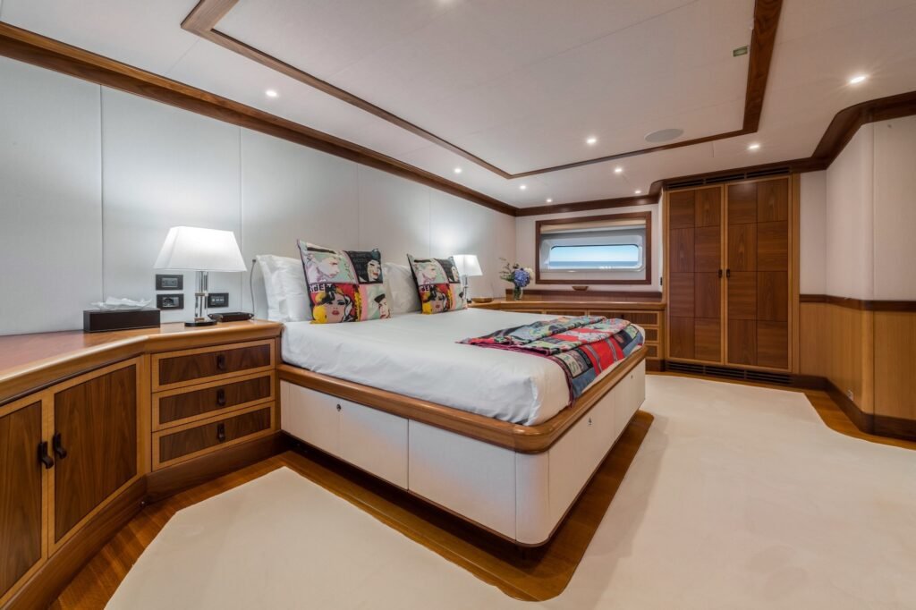MES AMIS master suite