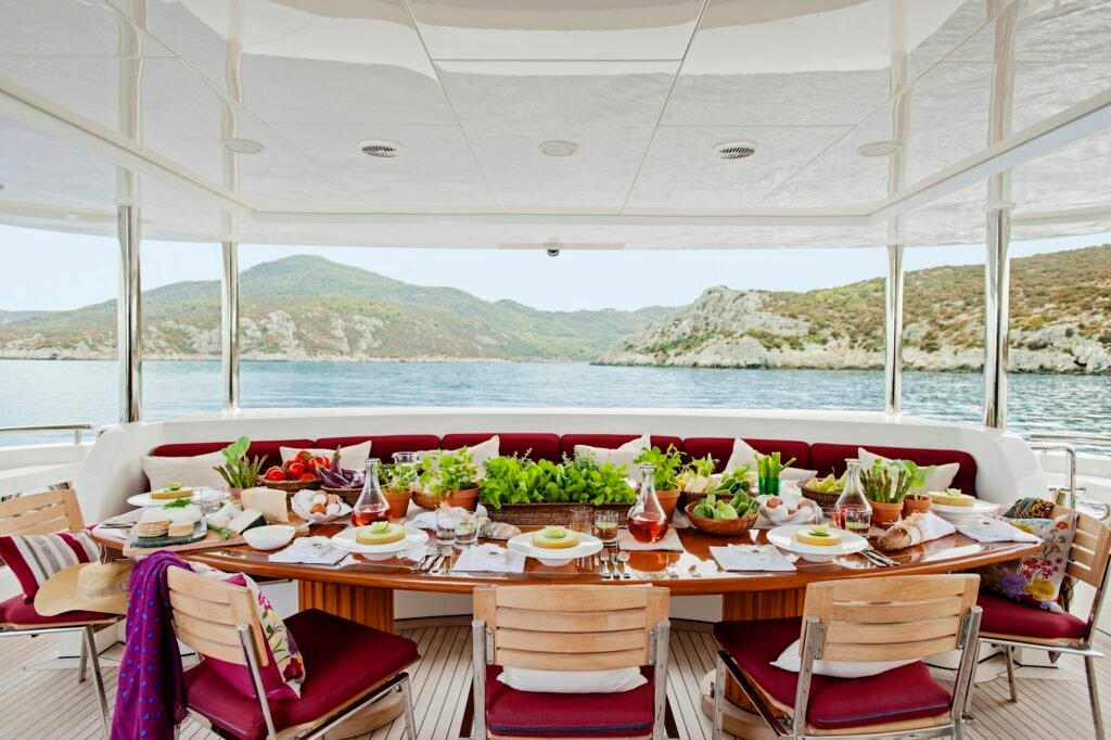 METSUYAN IV aft deck dining